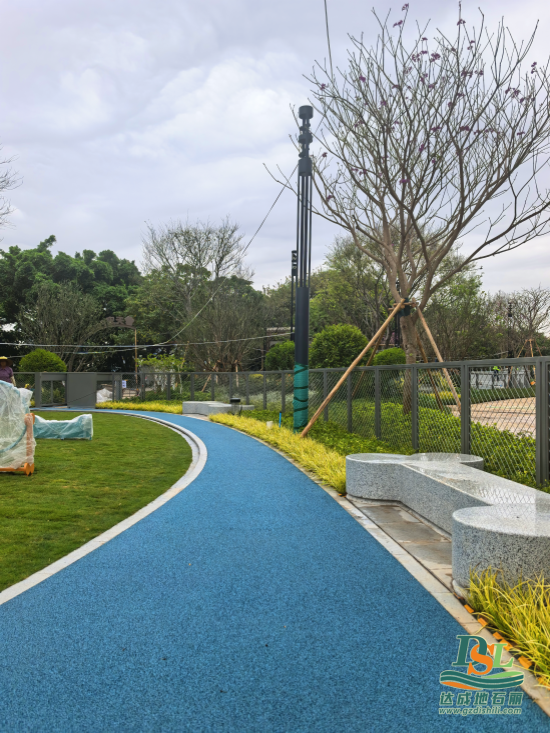 【廣州地石麗】彩色透水瀝青現場施工！