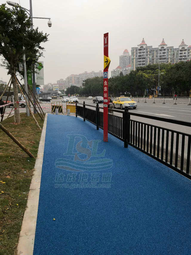 天河區(qū)中山大道段藍色冷鋪透水瀝青路面項目圖.jpg